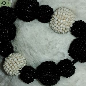 Chic Beaded Bracelet in Black and White